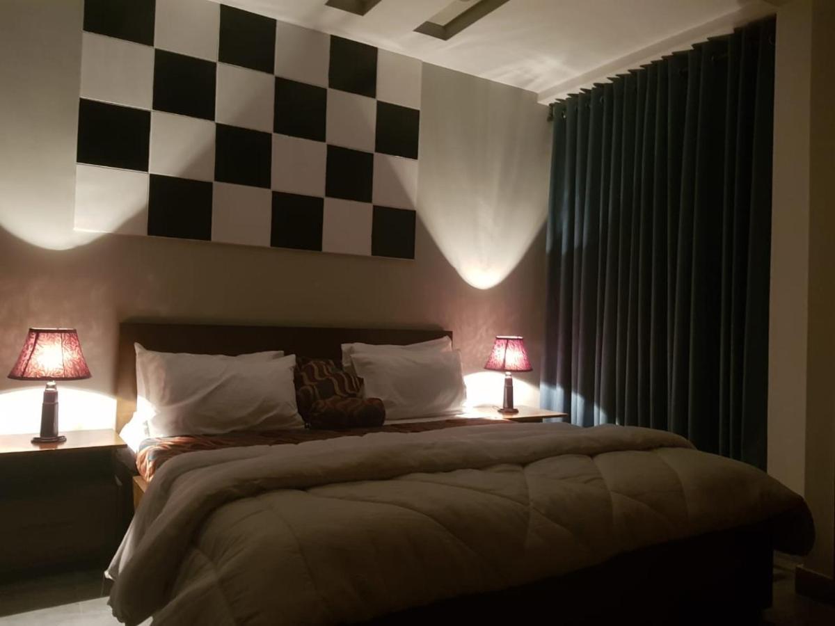 Hotel Holiday Лахор Экстерьер фото