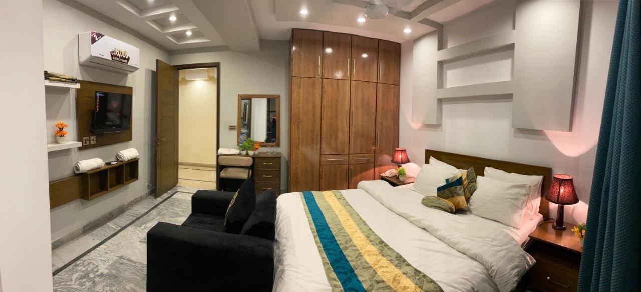 Hotel Holiday Лахор Экстерьер фото