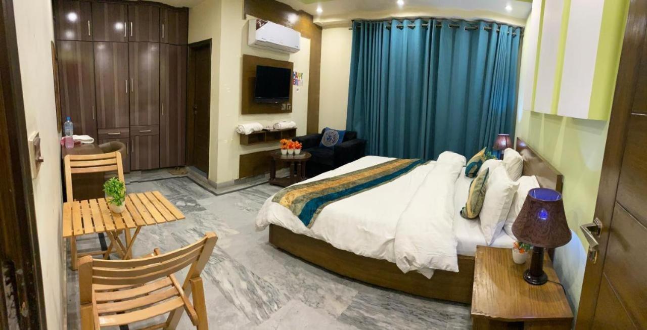 Hotel Holiday Лахор Экстерьер фото
